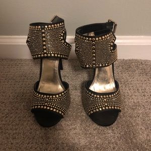 Steve Madden | Black and gold heels